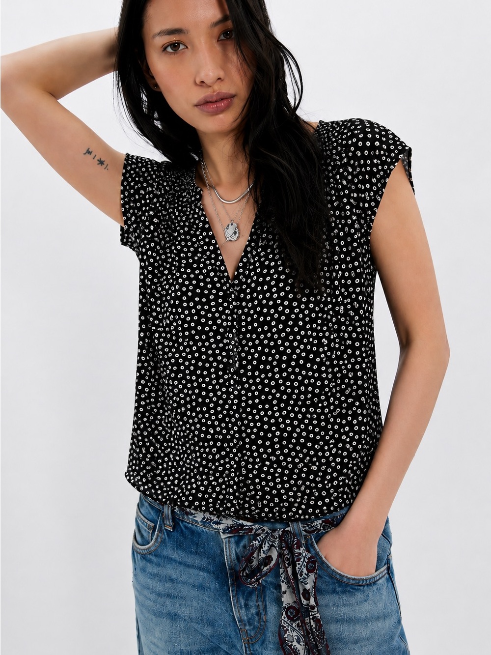 162. Women's Black Dot-Print Cap Sleeve V-Neck Top
